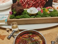 -茅草房·河畔园林火锅