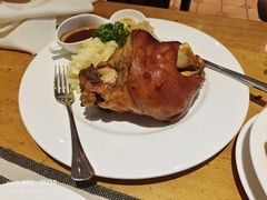 烤猪肘配酸菜土豆泥-兰特伯爵西餐厅·啤酒屋(方庄店)