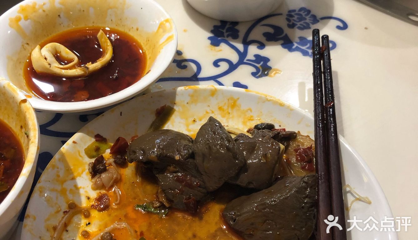 鲜鸭血很鲜，推荐；毛肚有一点偏老