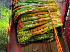 炭烧韭菜-黄师傅湿辣牛肉(胡桃里店)