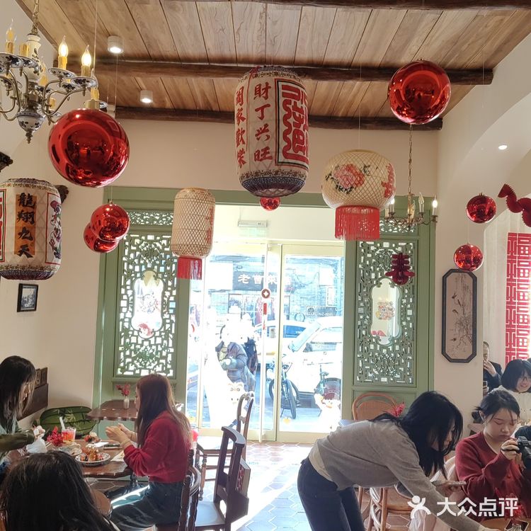 骑行胡同 景山旁新年装扮几乎就位