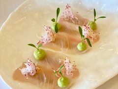 皇帝鱼刺身配牛油果和小红萝卜-Jean Georges