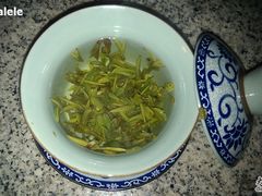 应该是碧螺春-豫园湖心亭茶楼