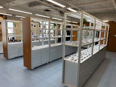 -无奔眼镜·蔡司·依视路授权店(马家堡店)