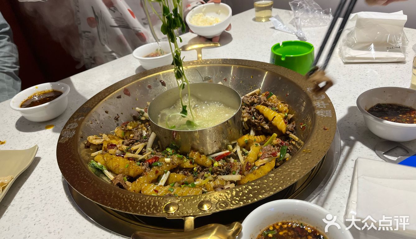 量大便宜好吃的鸳鸯牛锅你们去吃过呢嘛？