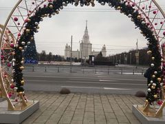 门前马路对面的圣诞灯饰-莫斯科大学