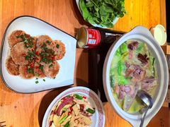 -帅巴人舅母子腊蹄民俗村