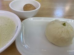 李与白酱肉包-李与白包子铺(桐梓林店)