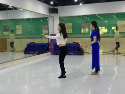 -单色舞蹈