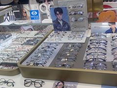 -美式眼镜·授权蔡司.依视路.尼康.豪雅.明月(人民广场店)