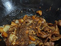 -粘豆包柴火铁锅炖