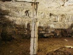 -波斯托伊纳溶洞