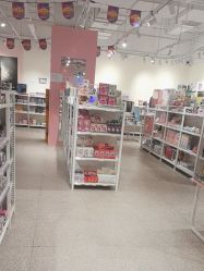 -嗨本可潮玩仓(大兴大悦春风里店)