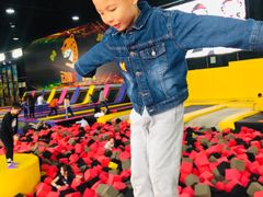 -嘿哟动霸CHUA·新潮玩运动娱乐中心·蹦床滑冰团建乐园
