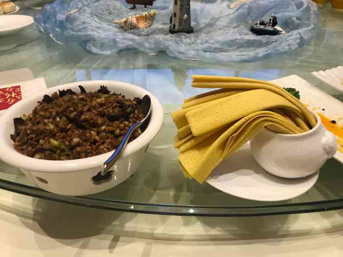 怡情楼海鲜巨无霸(福盛店)-"上次别人请客在这吃,包间还挺舒服,很奇怪