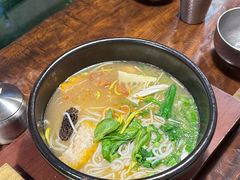 -银米·云南传统过桥米线(双廊黑金冠店)