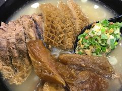 牛三宝河粉-香港鱼蛋皇