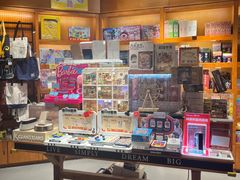 -西西弗书店&矢量咖啡(凯德晶萃广场店)