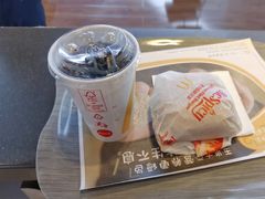 -麦当劳(鄂尔多斯机场店)