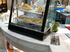 面包甜点陈列柜-大佛寺高级素食自助餐厅