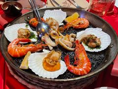 传统西班牙墨鱼汁海鲜铁盘饭-BROWNSTONE布朗石西班牙餐厅(富城店)