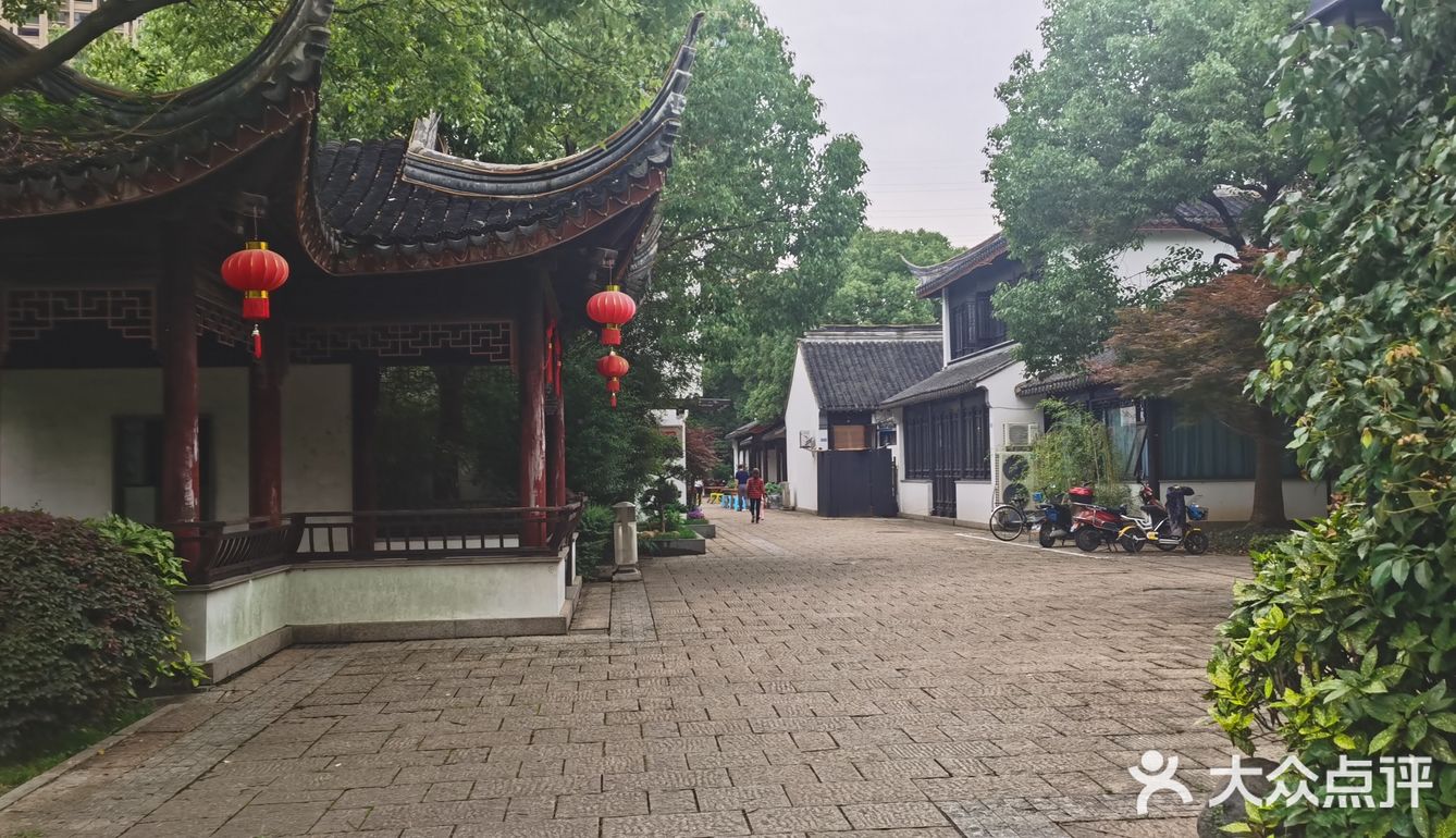 菜品口味很无锡，本地人表示满意