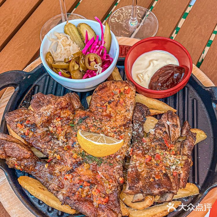 跨越整个郑州也要来吃的碳烤肉 但丁市集给的浪漫