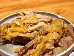头上红煨盐鸡-头上红煨盐鸡·非遗院子餐厅