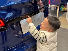 -TESLA 特斯拉(上海太古汇体验店)