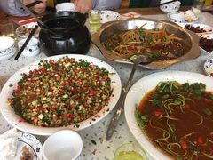 鸿鹤冷吃兔-兔行天下-鸿鹤鲜锅兔(中海国际店)