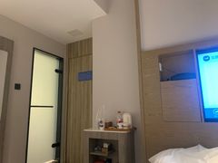 -汉庭优佳(上海恒隆广场南京西路地铁站店)