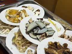 -菌之家·专业纯野生菌火锅·特色炒菌