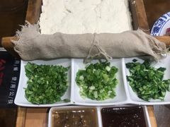 -东口码头·烧鸽子·鱼头泡饼·地方菜(金鹰悦城店)