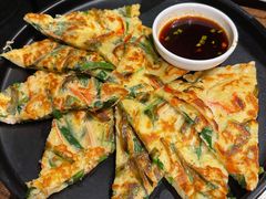 海鲜葱饼-明洞阿姨·韩式酱蟹烤肉·创意料理(三元桥店)