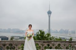 -现代经典婚纱摄影