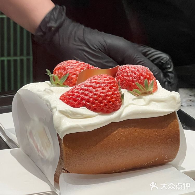 爱Ta带Ta来吃,白蘭草莓布蕾卷