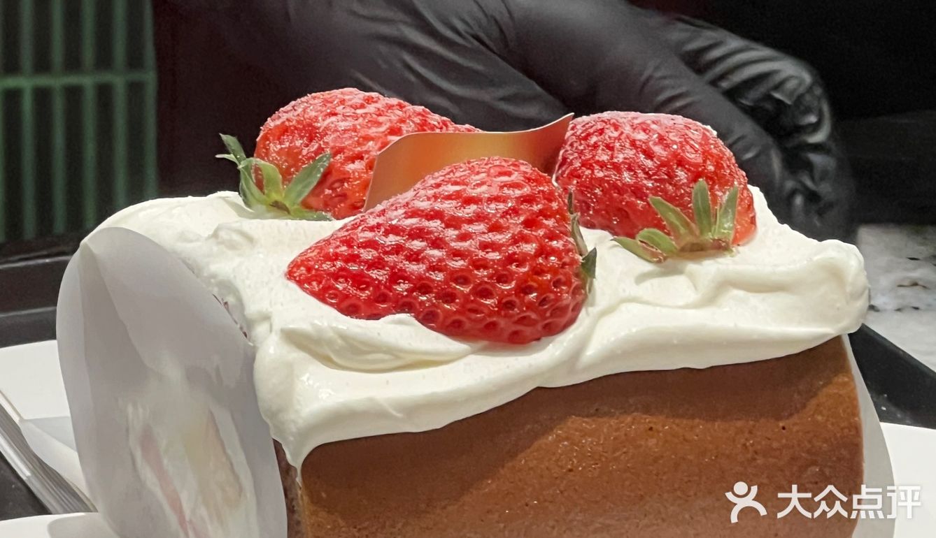 爱Ta带Ta来吃，白蘭草莓布蕾卷