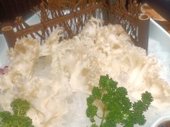 -老牌坊云南鱼豆花火锅(爱建店)