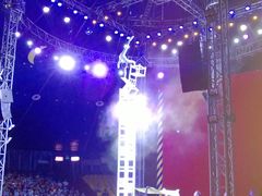 椅上杂技表演-环球城国际大马戏