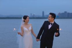 -雪中彩影婚纱摄影·微光艺术中心