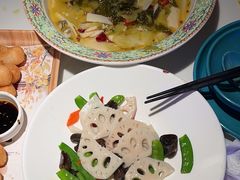 -荷塘秋月·本帮江浙菜(国权路店)