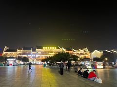 -巴陵广场