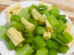 芹菜腐竹-宝瑞门钉肉饼店