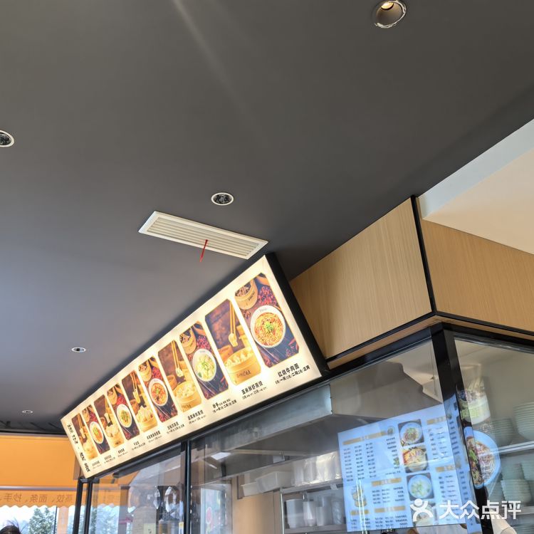 刚发现一家宝藏美食店