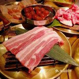 在韩国街，吃上一顿地道的韩日烤肉！