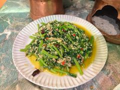 臭豆腐炒茼蒿-浩海火烧云傣家菜(京广店)