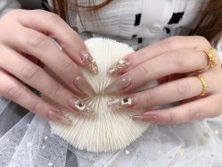 -灰姑娘美甲美睫馆