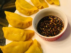 玉米油滋啦酸菜饺子-来哥菜馆·大厨烹小鲜