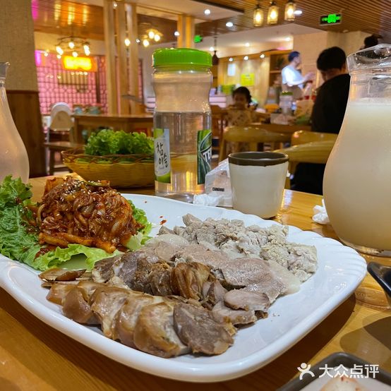 韩式料理故乡菜包肉(弘彧大厦店)