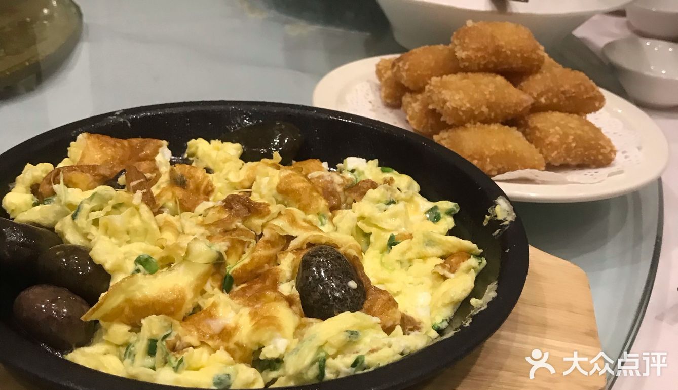 菜品价格合适 有包间 环境很好 菜单也有英文